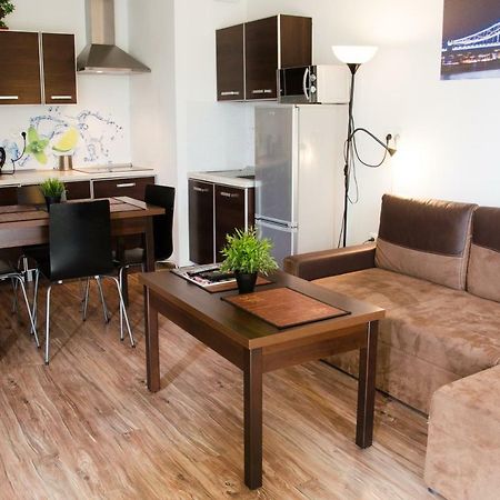 Apartament Centrum Gieldowa Варшава Екстериор снимка