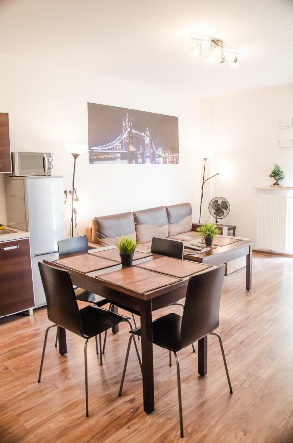 Apartament Centrum Gieldowa Варшава Екстериор снимка