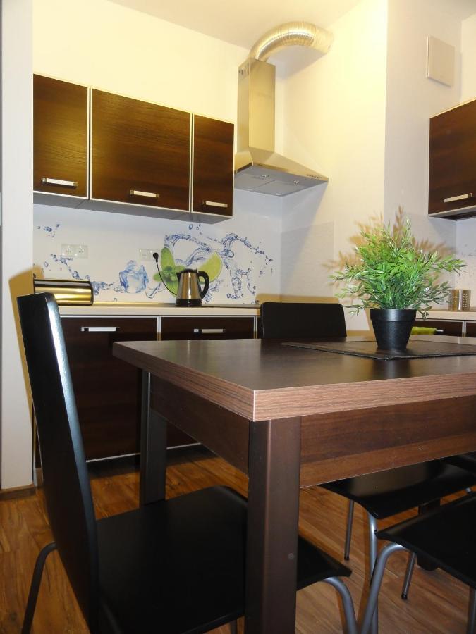 Apartament Centrum Gieldowa Варшава Екстериор снимка